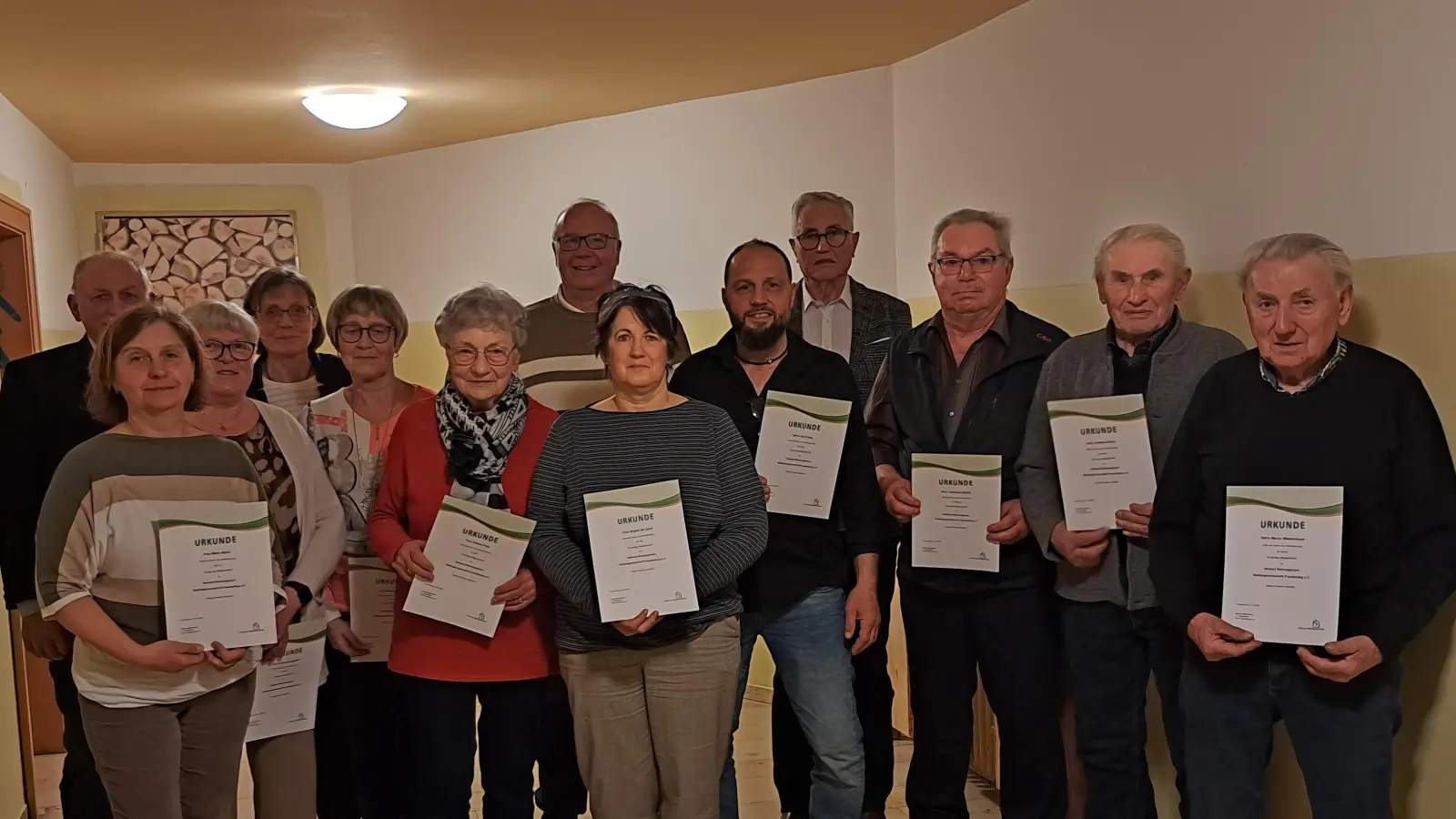 Vorstandschaft mit Jubilaren (Bild: Karl Schurz)