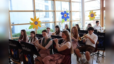 Die Big Band der Realschule spielt auf. (Bild: Doris Thammer)