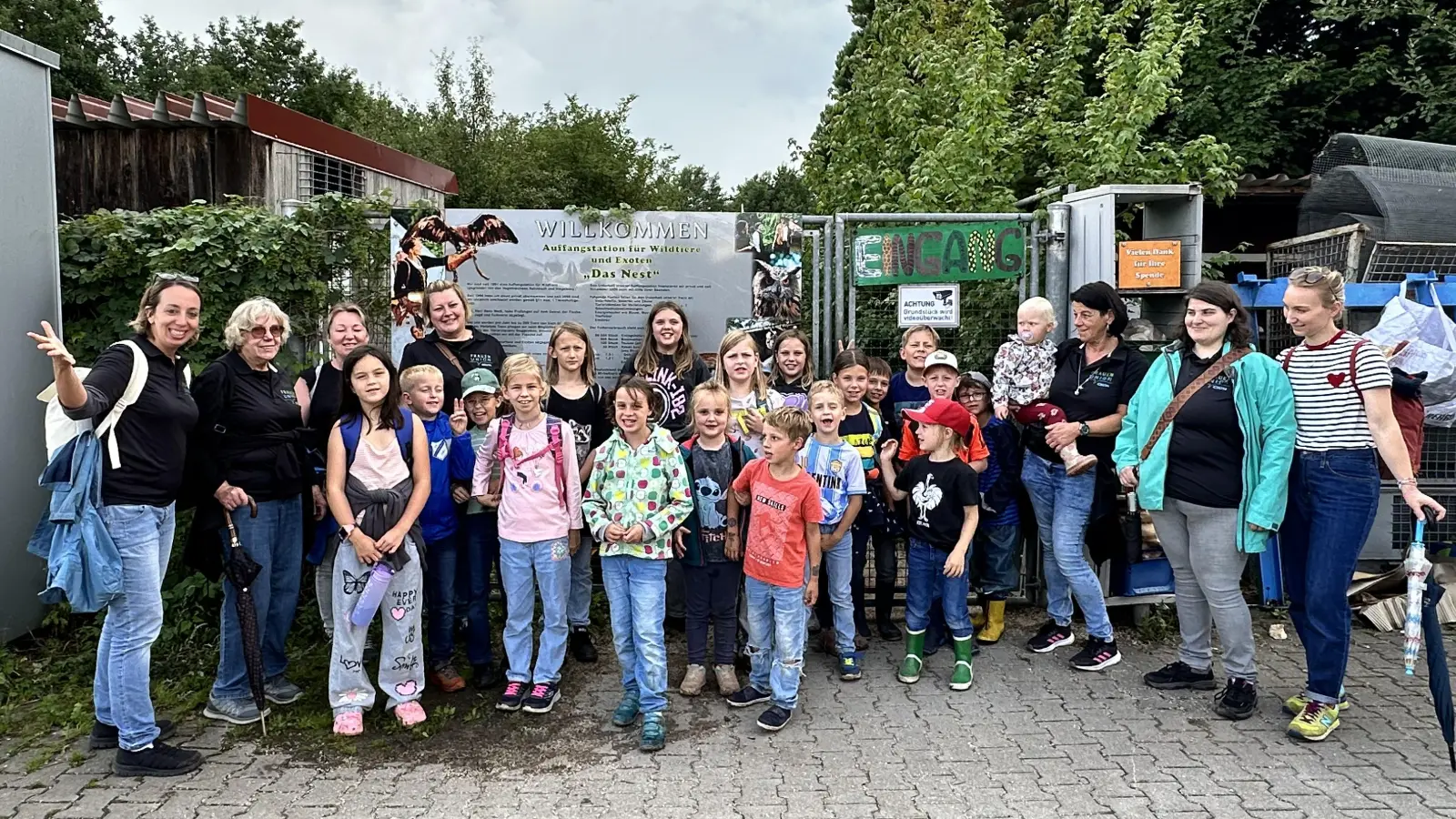 Ein spannender Besuch in der Tierauffangstation „Das Nest” in Kümmersbuch der Frauenunion Poppenricht m Rahmen des Ferienpdrogramms (Bild: Sarah Dehling)