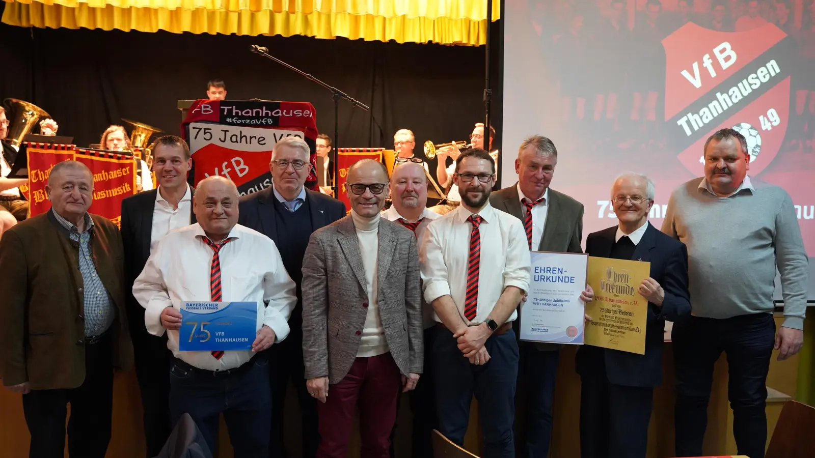 Im Bild, von links nach rechts:<br>Michael Heldwein, Andreas Malzer, Max Fenzl, Thomas Graml, Dr. Alfred Scheidler, Christian Schwamberger, Martin Freundl, Josef Hubmann, Josef Häring, Michael Schedl (Bild: Martin Gleißner)