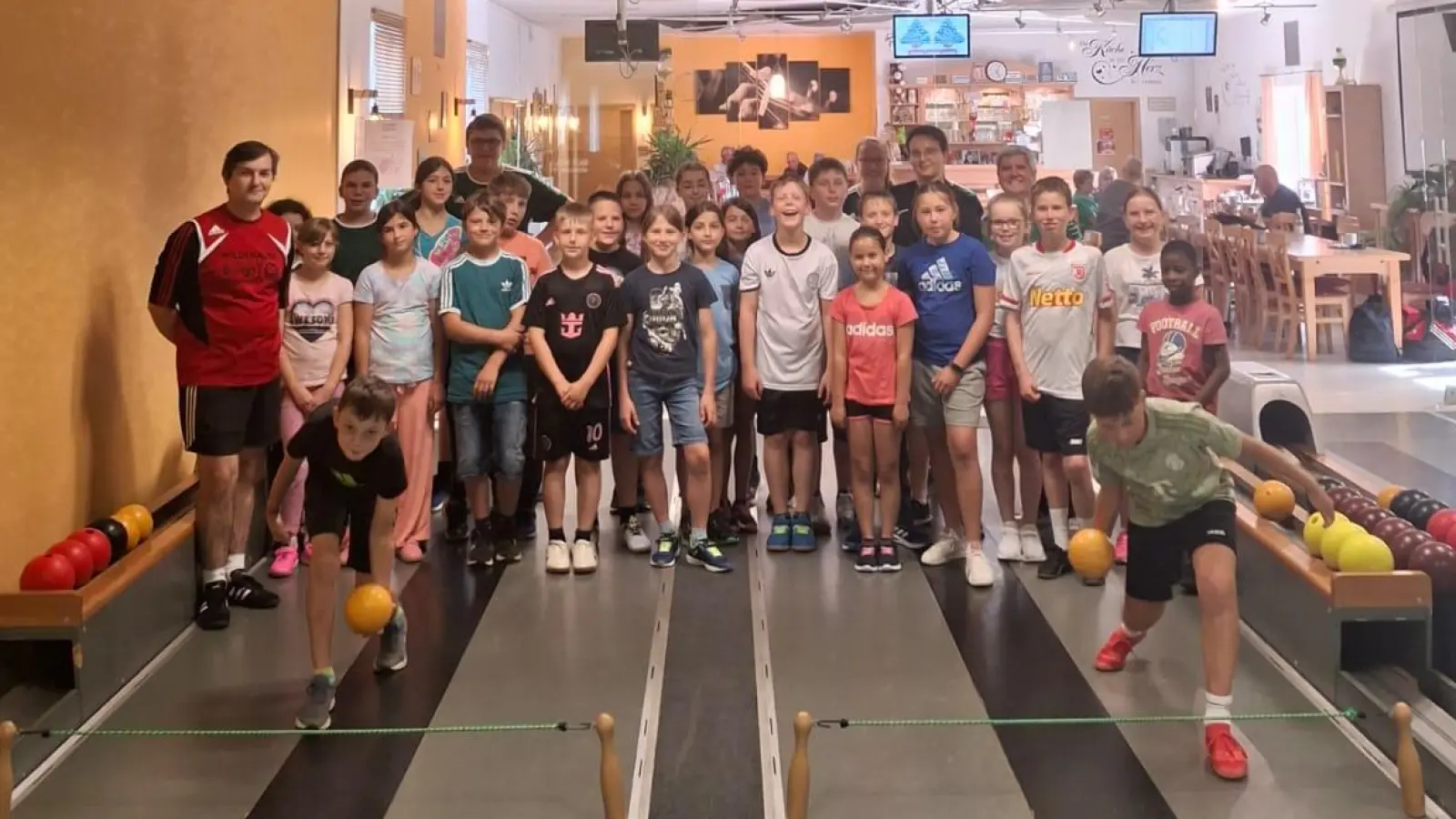 Riesenspaß hatten 25 Kinder auf der Kegelbahn „TriffNix” in Altenstadt/Voh.  (Bild: Paula Grötsch)