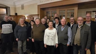 Auf dem Bild hinten von links: Herr Niebler Manfred, Herr Uschold Roland, Herr Knorr Arnold, Herr Englhard Martin, Herr Zimmermann Michael, Herr Ott Reinhard - Bezirksvorsitzender, Herr Bleisteiner Klaus – Kreisvorsitzender 2. Reihe von links: Herr Dockter Thomas, Knorr Anita – Vorsitzende, Frau Helb Silvia Herr Raschka Helmut, Frau Rupp Petra, Frau Müller Theresia, 3. Reihe v.l.: Herr Peichl Siegfried, Frau Schmien Rita, Herr Götz Bartholomäus, Herr Peter Anton - Bürgermeister (Bild: Anita Knorr)