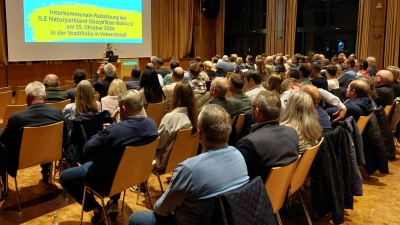 Die Rätinnen und Räte erfuhren Wissenswertes über die ILE und die Öko-Modellregion. (Bild: Ilona Hunsperger)