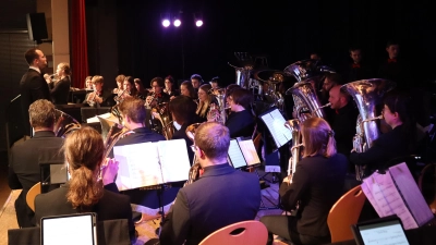 Das Gastorchester „Evolution Brass” in Aktion. (Bild: Sebastian Lindner)