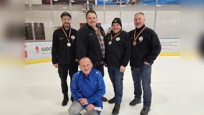 v. l.: Patrick Reger, Stephan Schmal, Bernhard Gäbl, Markus Zach. Vo.: Gerhard Hirn (Bild: Günter Deyerl)