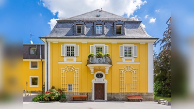 Die altehrwürdige Villa in der Thölauer Straße ist am 20. Juni Schaupunkt einer Jubiläumsfeier.  (Bild: Birgit Barthl )