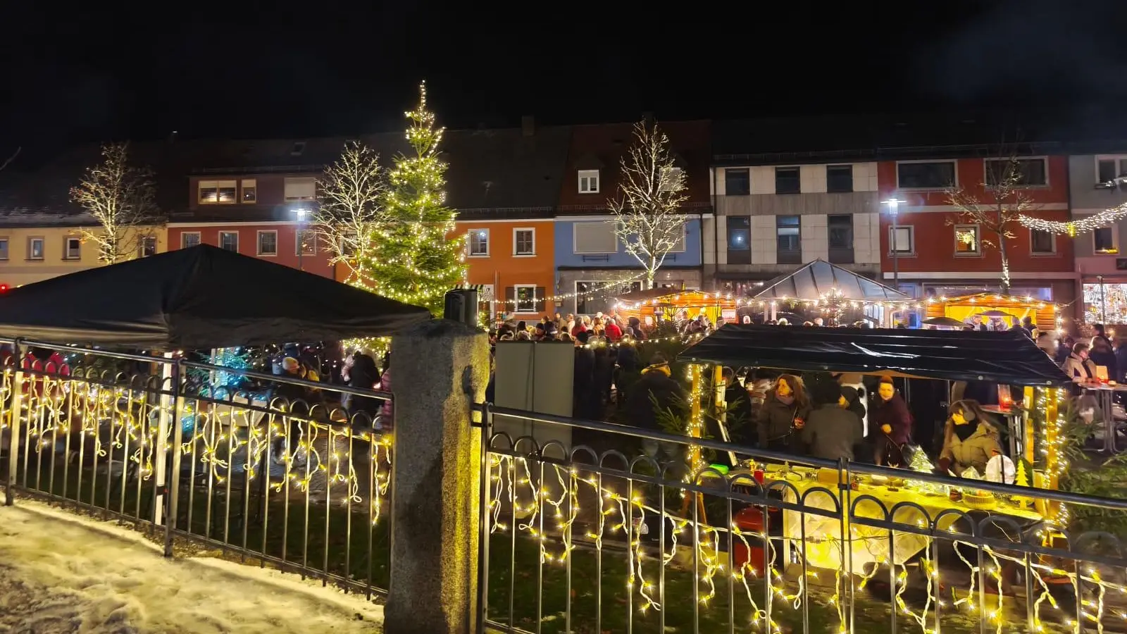 10. Adventsmarkt der Frauenunion Floß wieder von Erfolg gekrönt (Bild: Christina Kreuzer)