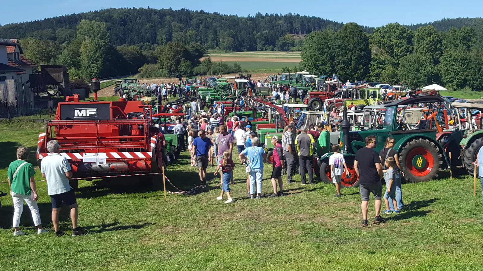 Viele Besucher und zahlreiche Oldtimer kamen zum Backofenfest in Prönsdorf zusammen. (Bild: Theresia Guttenberger)