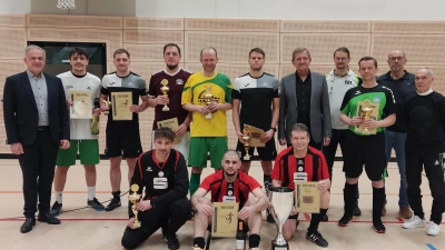 Siegerehrung des 42. Fußballturniers der Tirschenreuther Behörden (Bild: Theo Ernstberger)