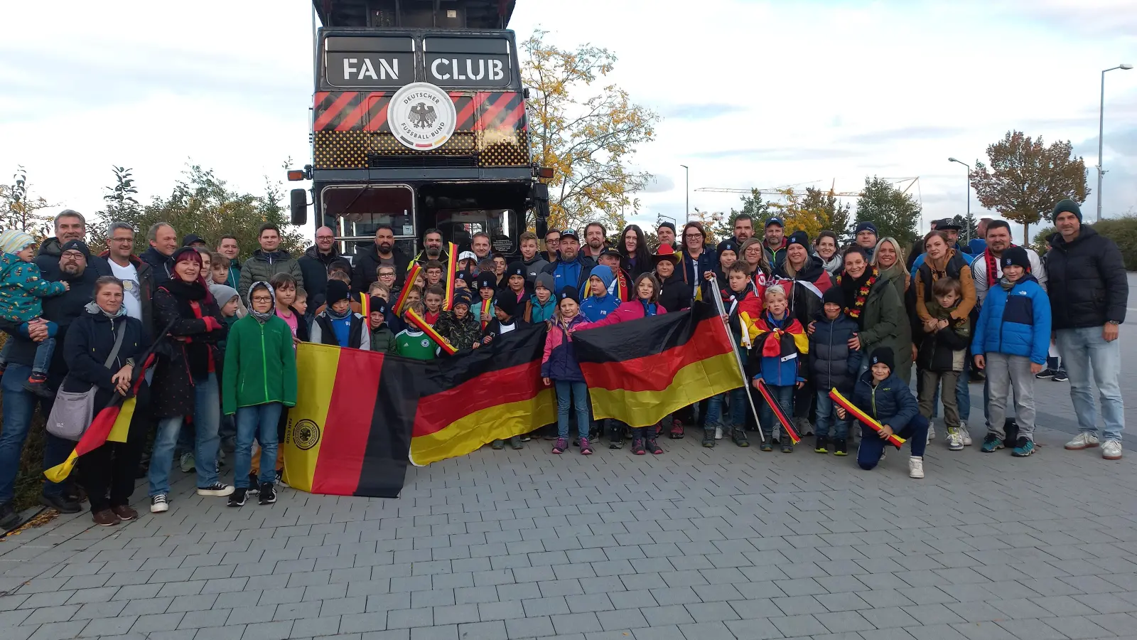 Gruppenfoto  (Bild: Uwe Hautmann)