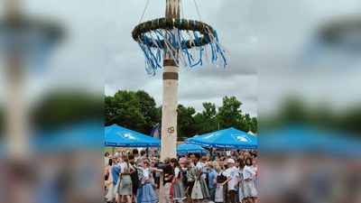 Gelebtes Brauchtum: Kirwatanz der Grundschüler in Poppenricht (Bild: Janina Schmidt)