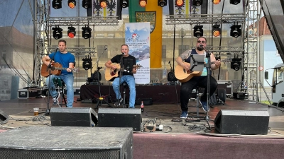 Das Trio „Ge Heast!“ tritt bei der Serenade auf. (Bild: Band)