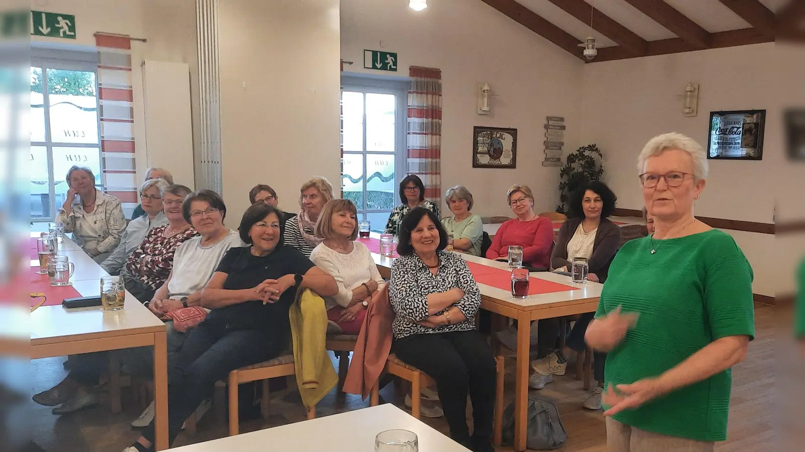 Marianne Moosburger (rechts) referierte bei der Frauenunion über die richtige Art „nein” zu sagen. (Bild: Brigitte Hammer)