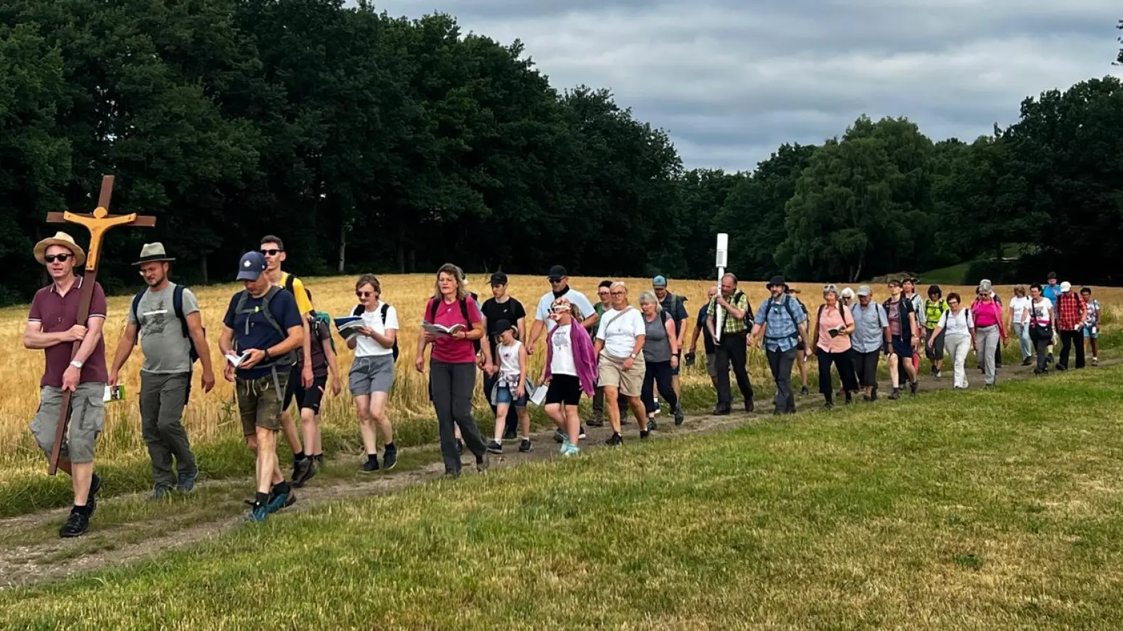 Poppenrichter Pilger unterwegs in Gottes Natur (Bild: Christian Gottwald)
