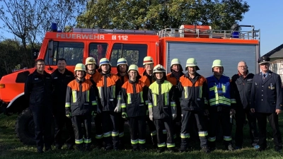 BIld von links: KBM Philipp Sölch, KBM Dr. Klaus Helm, Maja Popp, Simon Rickauer, Putz Thomas, Berthold Bayer, Emma Bayer, Markus Kuchenreuther, Veronika Rickauer, Heribert Hecht, Reinhard Greger, 2. Kdt Albert Popp, KBM Günther Fachtan, 1. Kdt. Alexander Hecht. (Bild: Alexander Hecht)