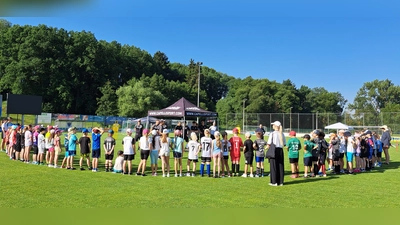 Viel Freude und viel Spaß hatten alle auf dem Sportplatz in Gebenbach.  (Bild: Ricarda Dennerlein)