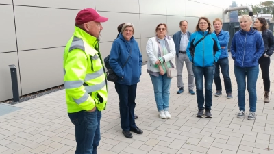 Herr Weiss informiert über das Wasserwerk  (Bild: Klaus Reichel)