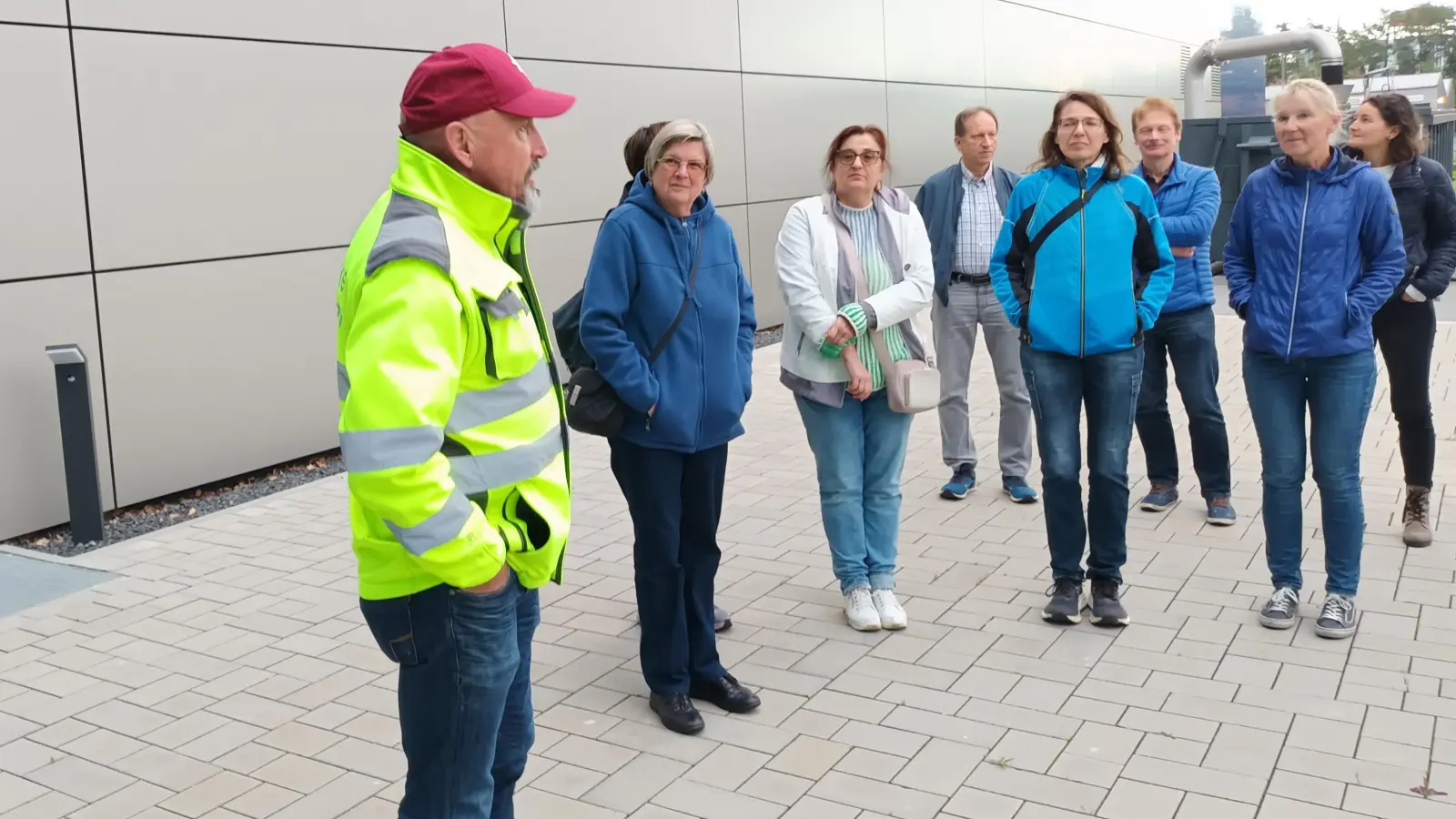 Herr Weiss informiert über das Wasserwerk  (Bild: Klaus Reichel)