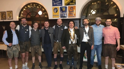 Die Führungsmannschaft 2025/26 von Round Table Amberg (von links): Dr. Andreas Heil, Michael Thiel, Andreas Wismet, Stefan Fuchs, Bastian Prechtl, Dr. Robert Winkler, Manuel Werthner, Andreas Andraschko und Manoel Schmidt.  (Bild: Hubert Uschald)