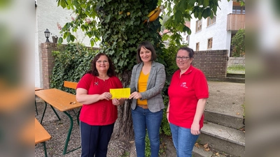 Übergabe des Erlös 2024 durch die Vorstandschaft der SPD Frauen an das Frauenhaus Weiden (Bild: Pamela Wünsche)