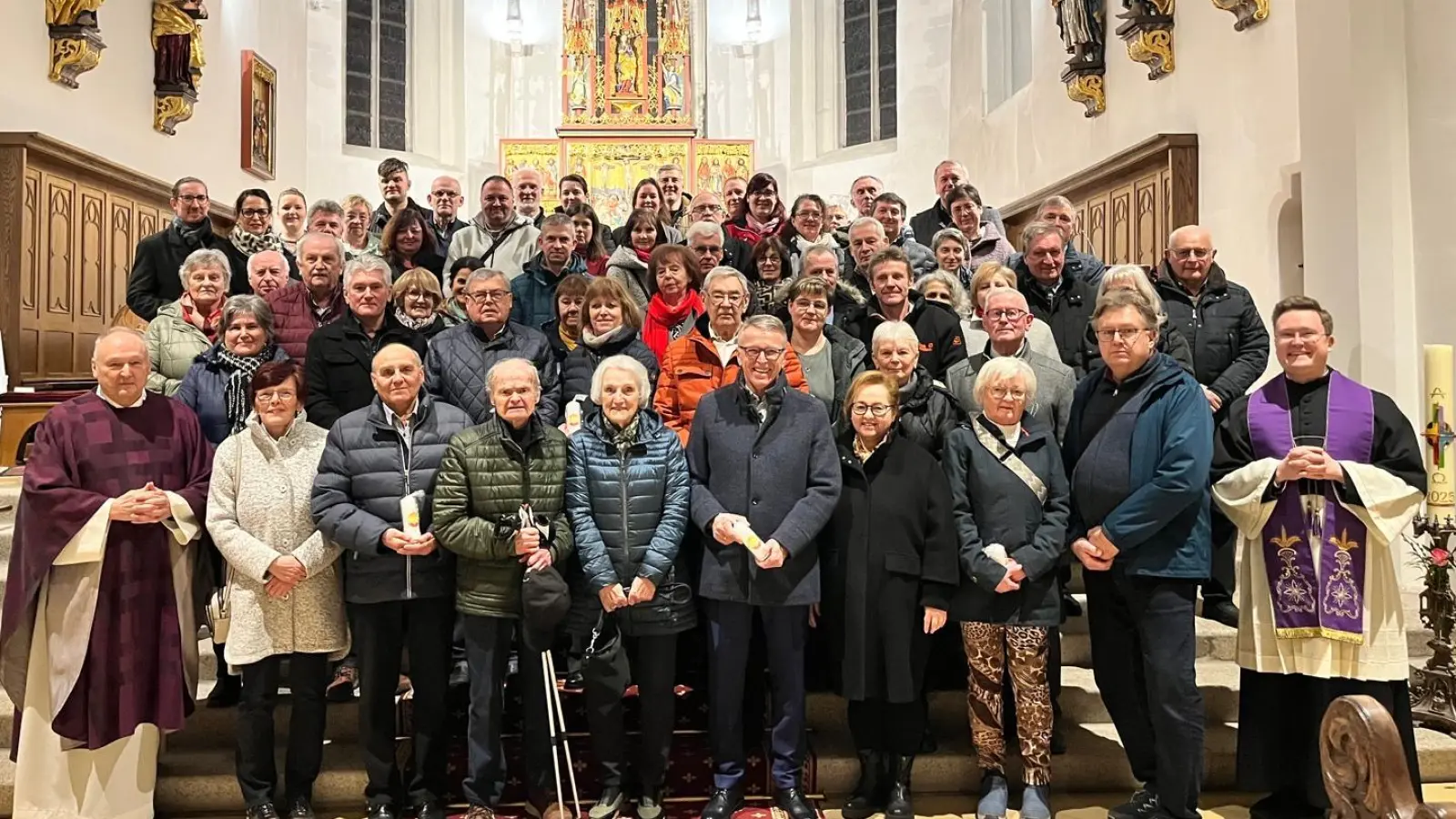 Ehejubilare der Pfarrei Tirschenreuth des Jahrgangs 2025. (Bild: Sabrina Rosnitschek)