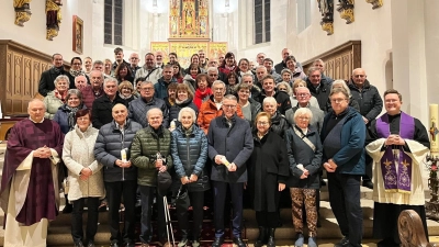 Ehejubilare der Pfarrei Tirschenreuth des Jahrgangs 2025. (Bild: Sabrina Rosnitschek)