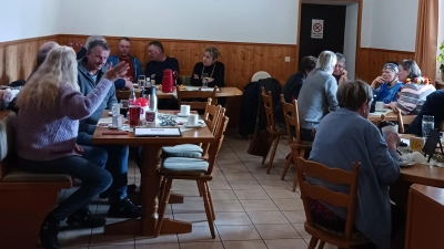 Besucher des Faschingskaffees (Bild: Sandra Helgert)