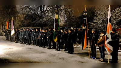 Vereine, Verbände und Gemeinschaften gedenken der Toten, Gefallenen und Vermissten des Ortes. (Bild: R. Kreuzer)