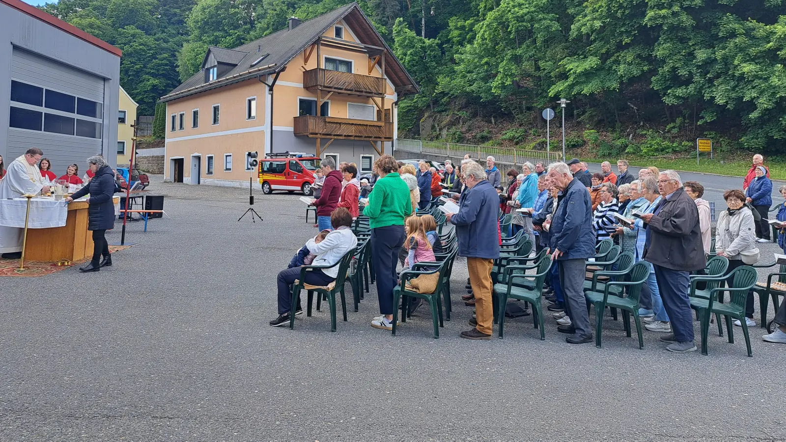 Viele Besucher waren gekommen zum gemeinsamen Gottesdienst an Christi Himmelfahrt.  (Bild: Miriam Sperber)