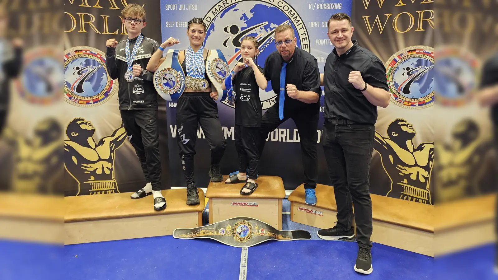 von links Max Fizia, Jenny Wurstr, Mila Wurster, Harald Folladori (WMAC Präsident), Erich Aul (Head Coach) (Bild: Achim Förtsch)