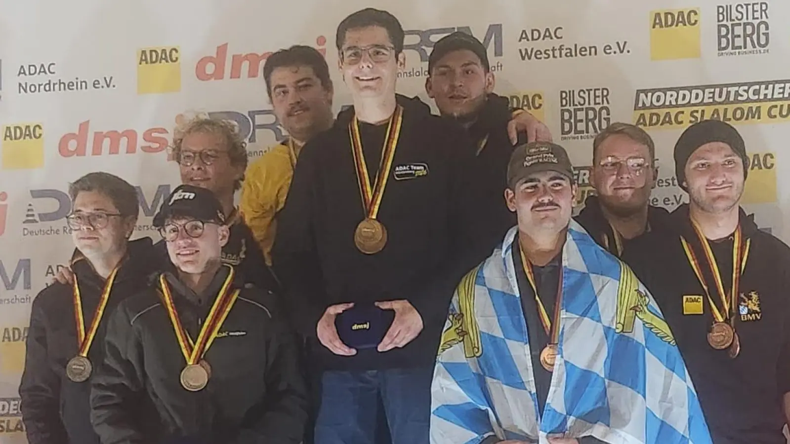 Platz 3 für das Rookie Slalom Junior Team Bayern bei der Deutschen Meisterschaft in Bad Driburg. (Bild: Michael Sollfrank)