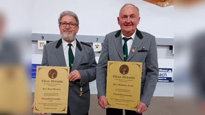 Von links: Ehrenschützenmeister Josef Wurdack und Wolfgang Friedl. (Bild: Leo Grillmeier)