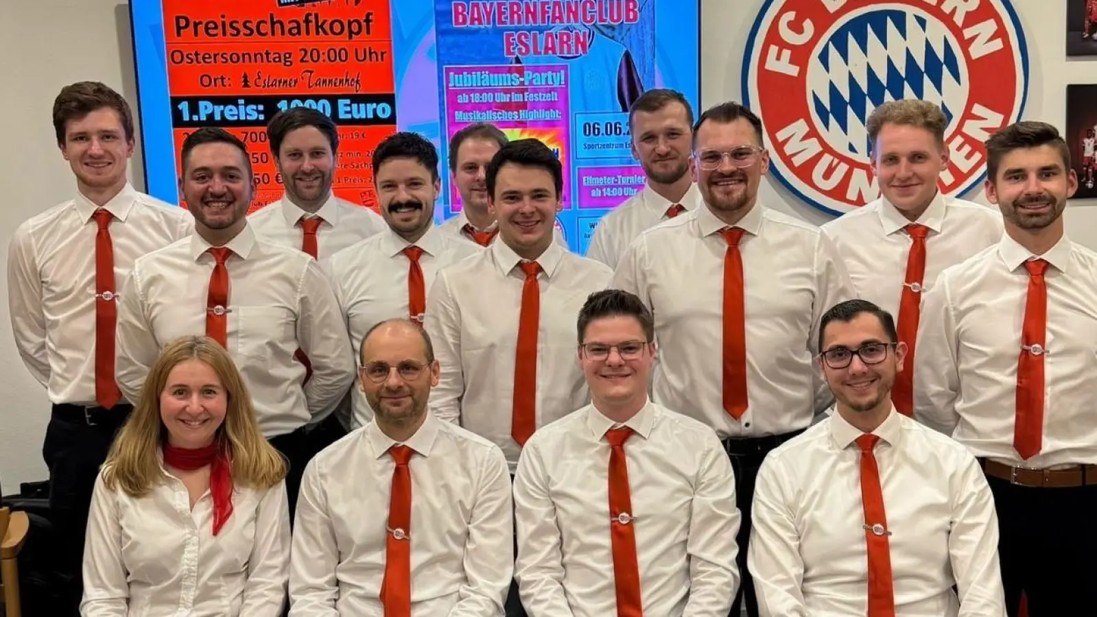 In die Vorstandschaft gewählt wurden (stehend von li) Sebastian Eichermüller, Peter Brenner, Andreas Gollwitzer, Matthias Zankl, Michael Bauer, Felix Lanz, Markus Ach, Michael Rupp, André Brenner, Tim Singer und (sitzend von li) Schriftführerin Stefanie Singer, 2. Vorsitzender Benjamin Heider, 1. Vorsitzender Timo Brenner und Kassier Marco Stöckl. (Bild: Matthias Zankl)
