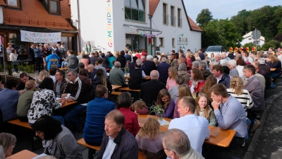 Mit einem feierlichen Festgottesdienst, der kirchlichen Segnung, einem Tag der offenen Tür und einem abwechslungsreichen Kinderprogramm feierten die Speinsharter den Abschluss der Kita-Sanierung. (Bild: Robert Dotzauer)
