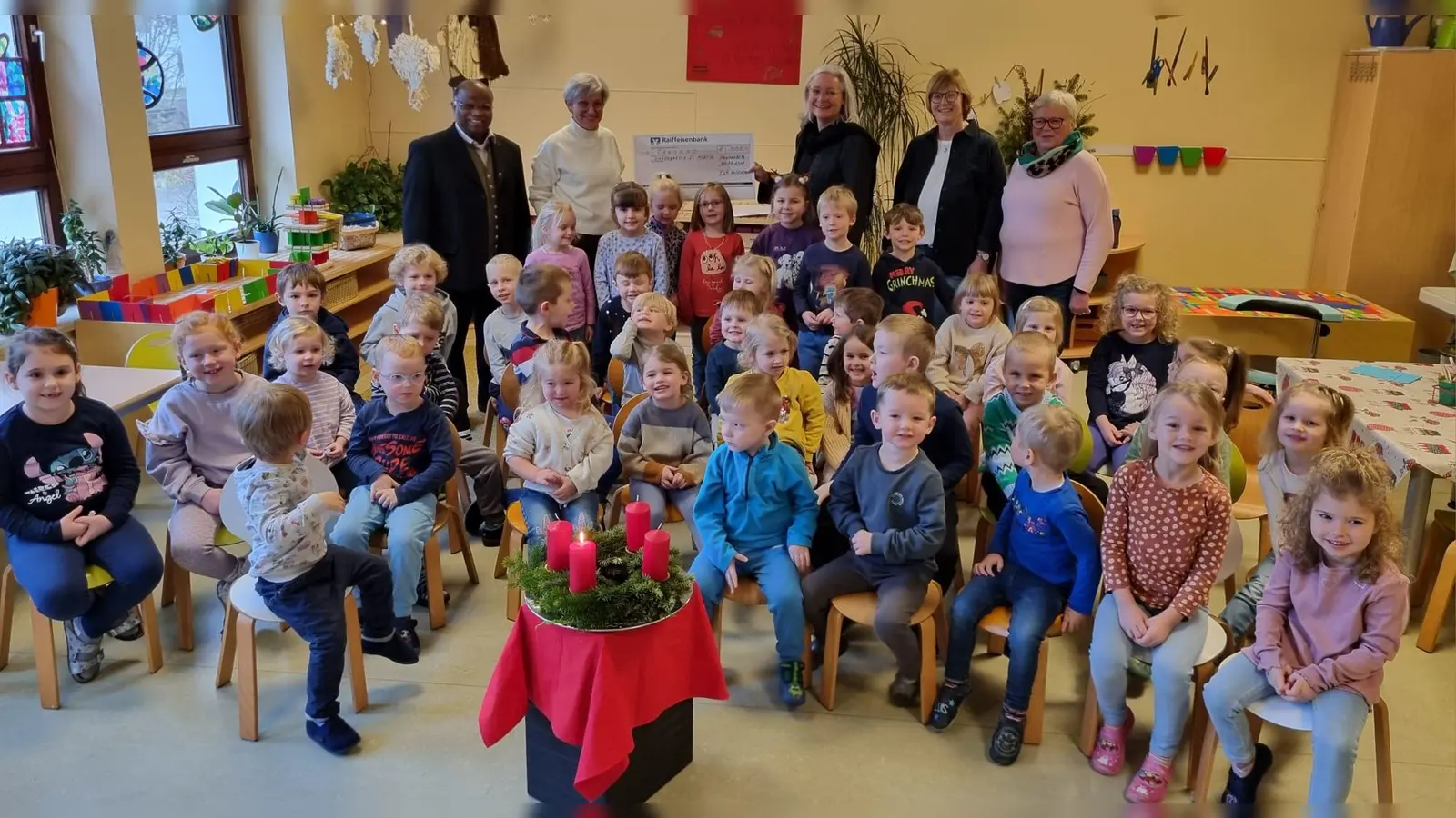 Bei der Spendenübergabe im Kindergarten St. Martin in Wutschdorf.  (Bild: Johanna Köbler)