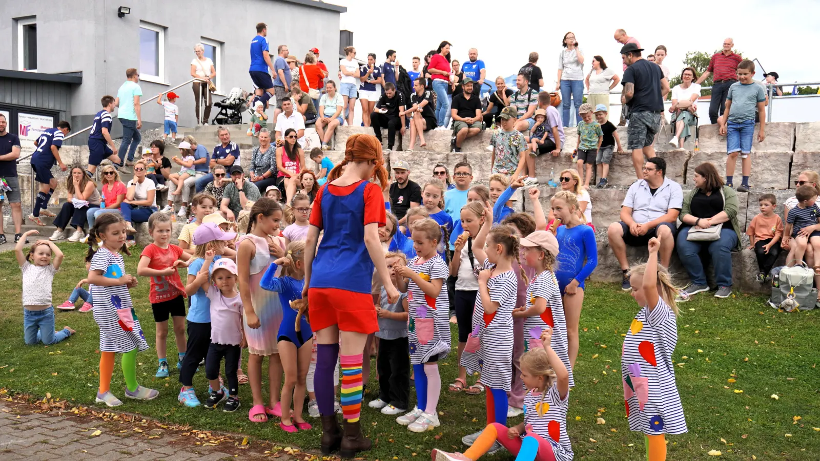 Pippi animierte in ihrer Show die Kids zum Mitmachen (Bild: Lothar Trager)