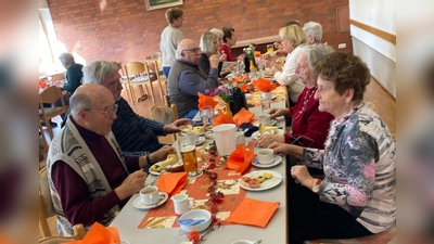 Die Seniorinnen und Senioren verbrachten eine schöne Zeit beim Kirchweihnachmittag im Pfarrheim. Bild: Irmgard Schreglmann (Bild: Irmgard Schreglmann)