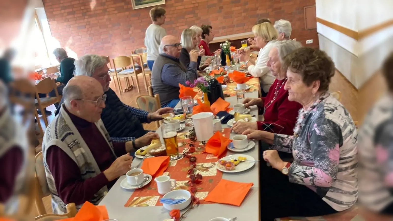 Die Seniorinnen und Senioren verbrachten eine schöne Zeit beim Kirchweihnachmittag im Pfarrheim. Bild: Irmgard Schreglmann (Bild: Irmgard Schreglmann)