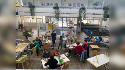 Die monatlichen Brettspielnachmittage im Foyer des LCC erfreuen sich großer Beliebtheit. (Bild: Christine Frankerl)