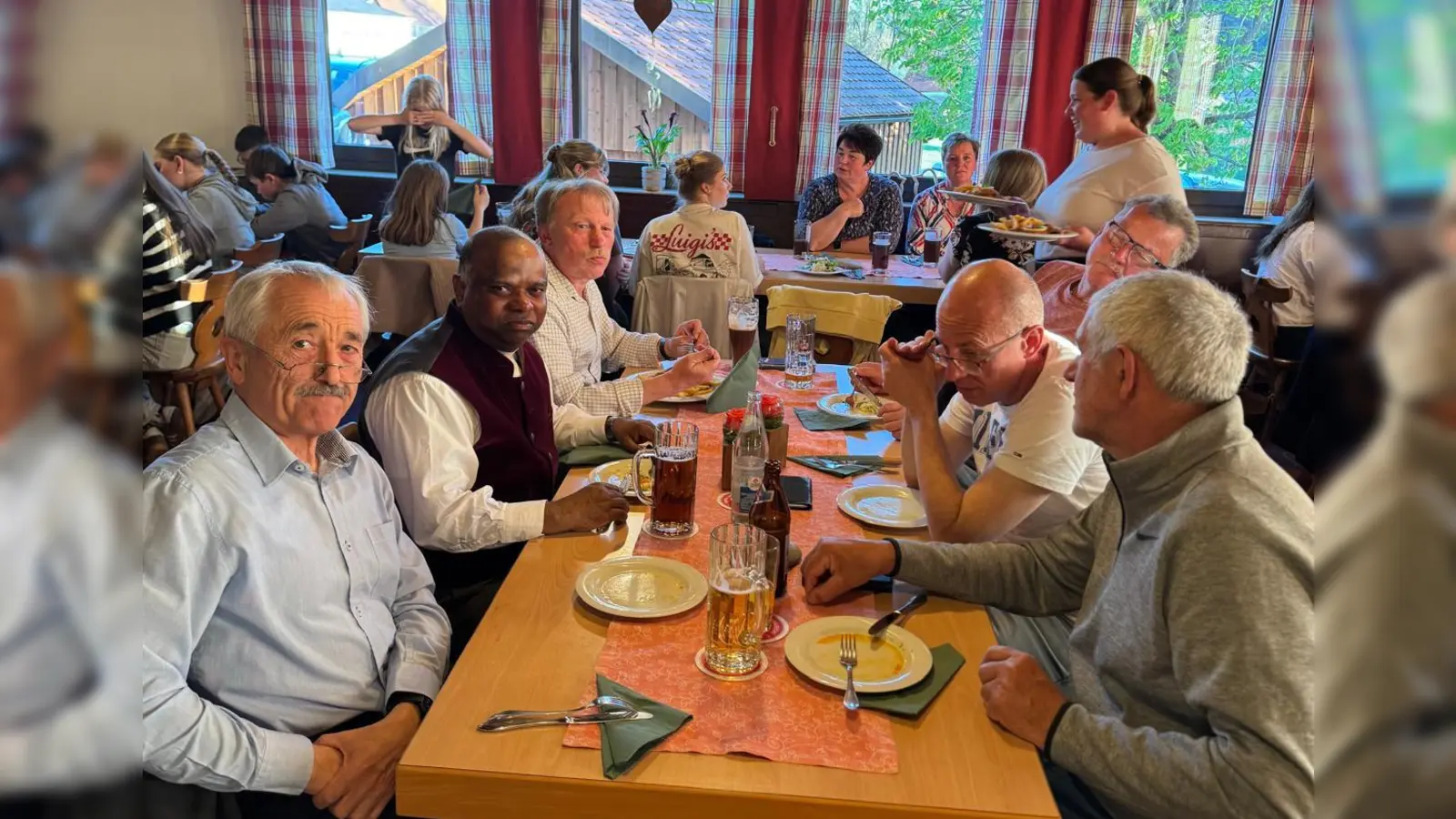 Kerninhalten aus dem Gottesdienst: Hingabe - Jesus setzt sein Leben für die Gemeinschaft ein. Führung - Er führt zu frischem Wasser und grünen Weiden (Psalm 23). (Bild: Ilona Maiwald )