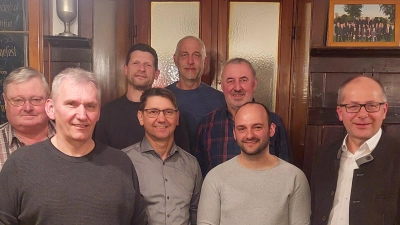 Neuwahlen bei den Eisersdorfer Jagdgenossen: (von links) Josef Hassmann, Johann Brunner, Jürgen Plannerer, Josef Kausler, Martin Busch, Alois Wöhrl, Andreas Koller und Bürgermeister Roman Schäffler. (Bild: Brunner/exb)