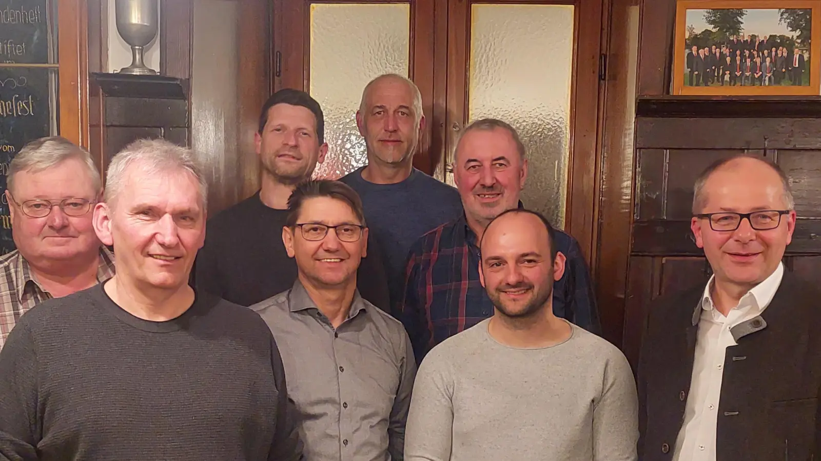 Neuwahlen bei den Eisersdorfer Jagdgenossen: (von links) Josef Hassmann, Johann Brunner, Jürgen Plannerer, Josef Kausler, Martin Busch, Alois Wöhrl, Andreas Koller und Bürgermeister Roman Schäffler. (Bild: Brunner/exb)