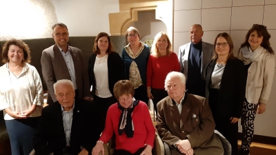 Hinten von links: Ingrid Schneider, Manuel Sennert, Christina Katt, Angelika Grübel, Brigitte Hausmann, Hans-Joachim Schön, Tanja Fahrnholz, Elke Schmidt<br>Sitzend von links: Gerhard Heimerl, Ilse Winkel, Alfons Siegert<br> (Bild: Philipp Laurer)