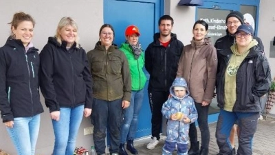 Viele Helfer waren beim Arbeitseinsatz im Kinderhaus Ebnath dabei. (Bild: Josef Söllner)