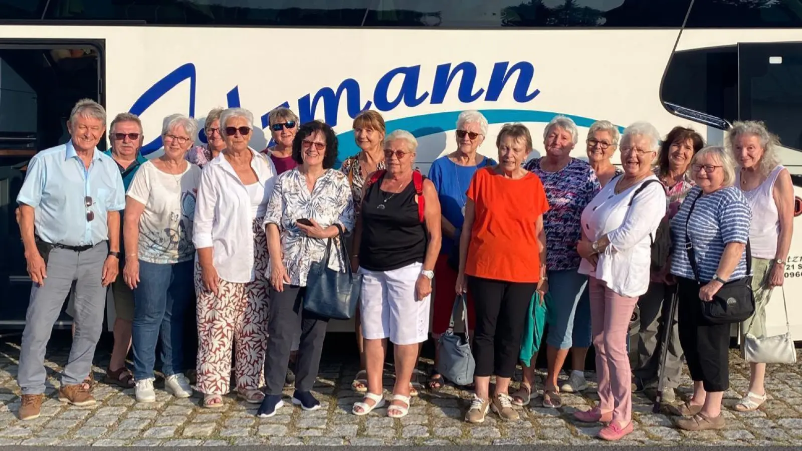 Gruppenfoto zum Abschluss unserer Rundfahrt durch das Fichtelgebirge. (Bild: Magdalena Maier)