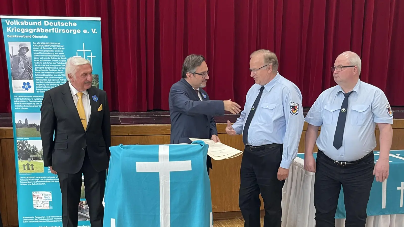 von links nach rechts, Abteilungsdirektor a. D. und Vorsitzender des Bezirksverbandes Richard Glombitza, Dr. Dario Vidojkovic Bezirksgeschäftsführer, Bär Martin KSK Kastl, Schreyer Jürgen KSK Kastl. (Bild: Bär Martin )