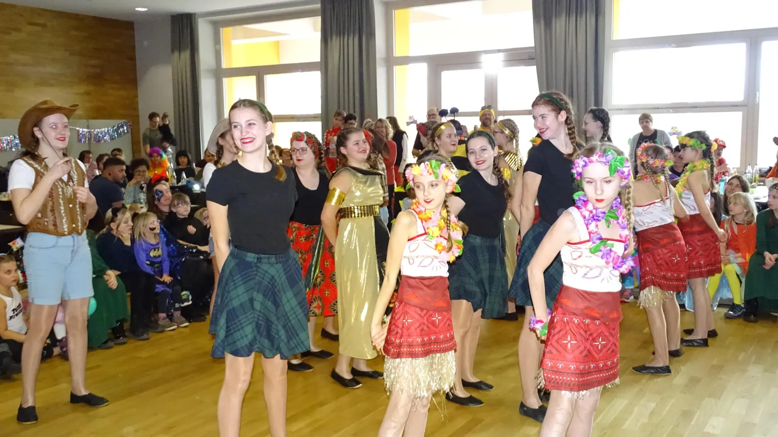 Die Juniorengarde hatte viel Spaß bei ihrem Showtanz.<br><br> (Bild: Sonja Müller)