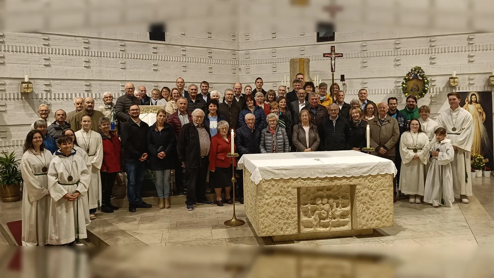 Gruppenbild in der Pfarrkirche Kirchenthumbach (Bild: Alfred Kick)