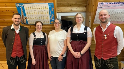 Die Vorstandschaft der MKU von links nach rechts: Oliver Scherm (Kassier), Regina Schneider (2. Vorsitzende). Sabine Pöhlmann (Schriftführerin), Theresa Weber (Jugendvorstand) und Markus Forster (1. Vorsitzender). (Bild: Konstanze Schlereth )