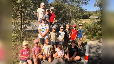 15 Kinder hatten viel Spaß beim Ferienprogramm der Feuerwehr. (Bild: Maria Schindler)